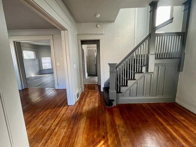 Building Photo - 3 bedroom / 2 bath home!