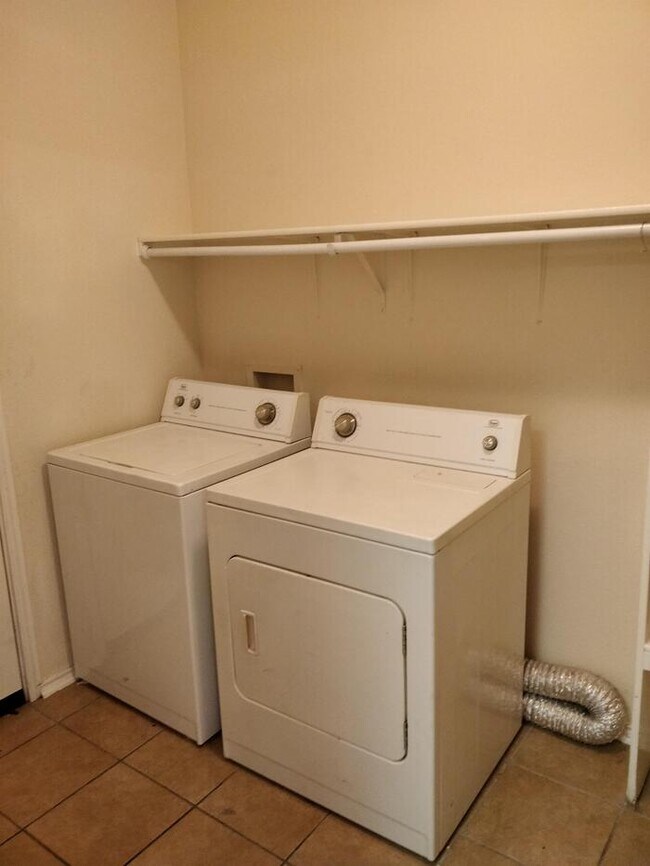 Building Photo - 9000 Ipswich Bay Dr