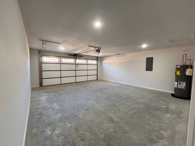 Building Photo - NEW 3 bedroom, 2 bath home for lease outsi...