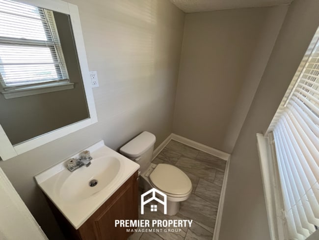 Building Photo - 5605 Loch Lomond Rd