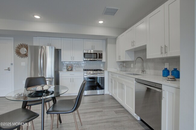 Building Photo - 272 Willow Ave