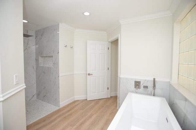 Building Photo - 10821 La Salinas Cir