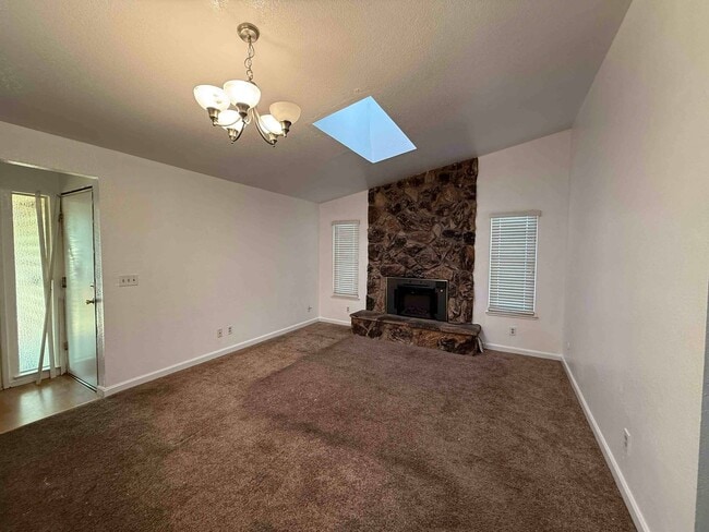 Building Photo - Elk Grove 3 Bed 2 Bath