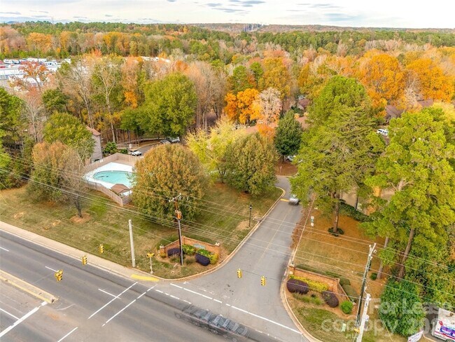 Building Photo - 4158 Charlotte Hwy