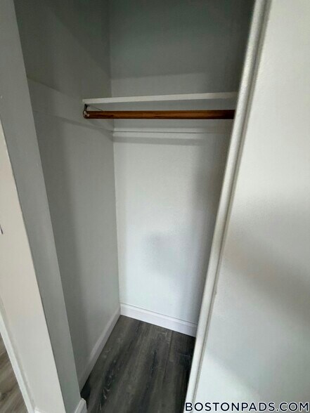 Building Photo - 71 Bernier St