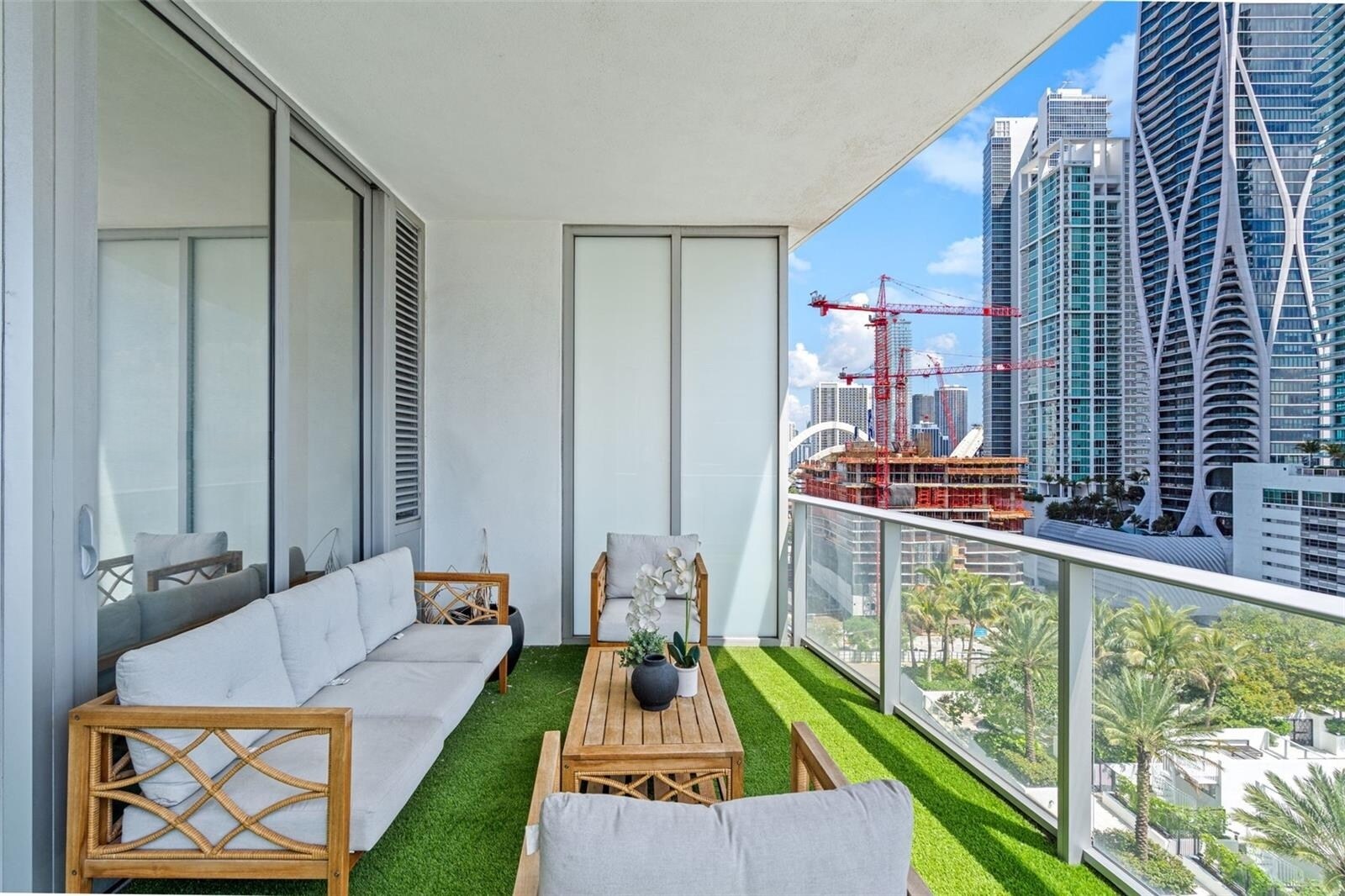 Building Photo - 851 NE 1st Ave