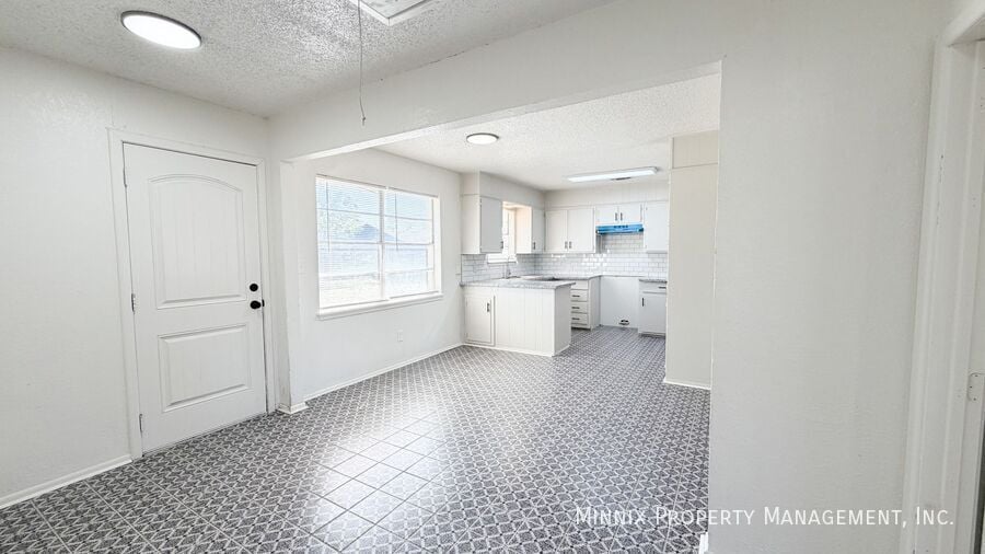 Building Photo - 4615 Grinnell St