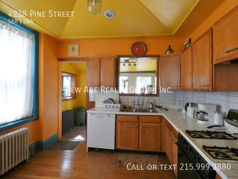 Building Photo - 4238 Pine St