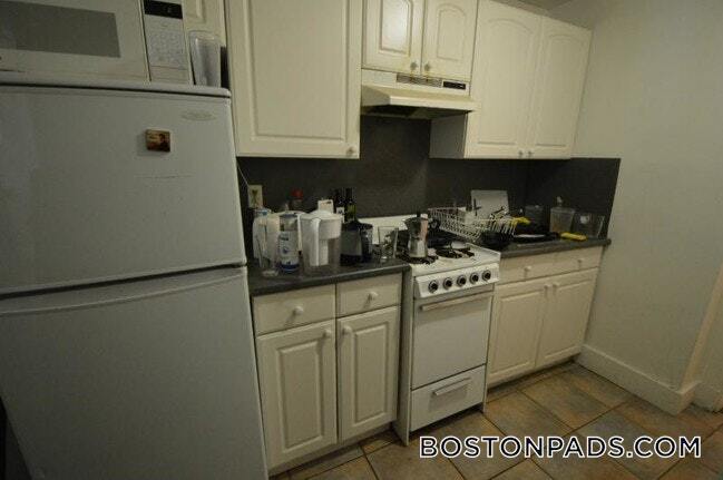 Building Photo - 64 Hemenway St