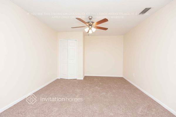 Building Photo - 984 Oak Dr