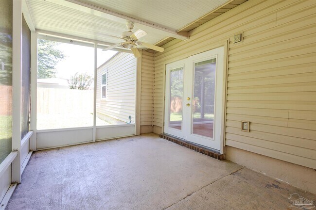 Building Photo - 848 Meadow Ln
