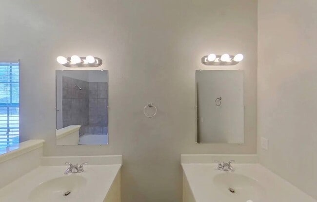 Building Photo - 2604 Country Creek Ln