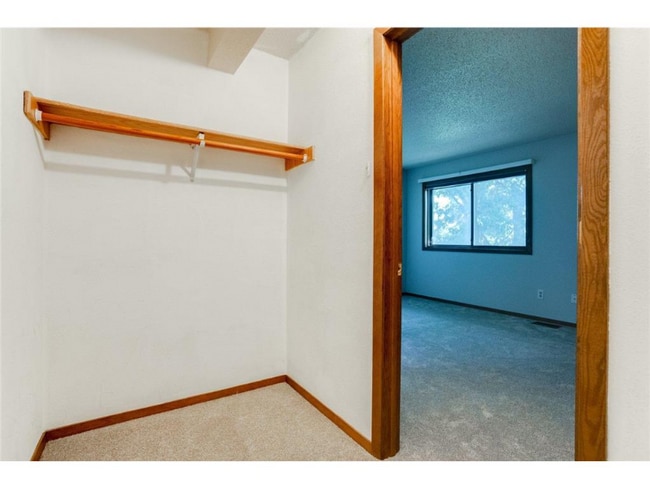 Building Photo - 2458 Crestwood Dr