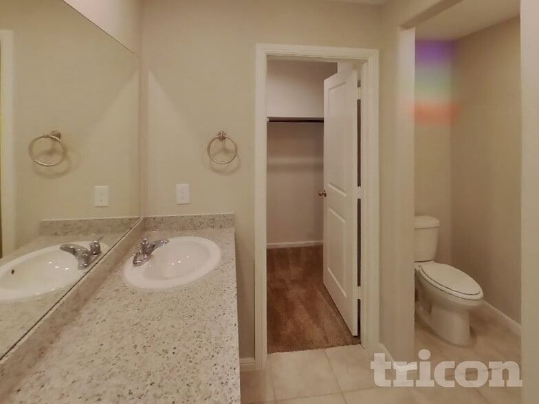 Building Photo - 10502 Ft Cibolo Trl