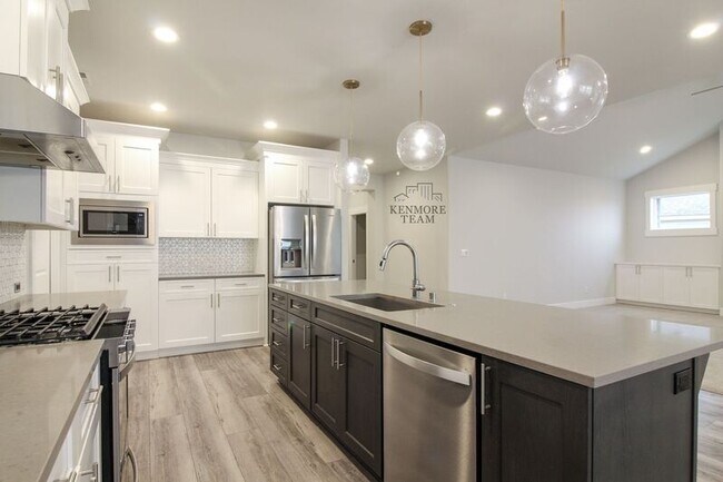 Building Photo - 2237 Legacy Ln