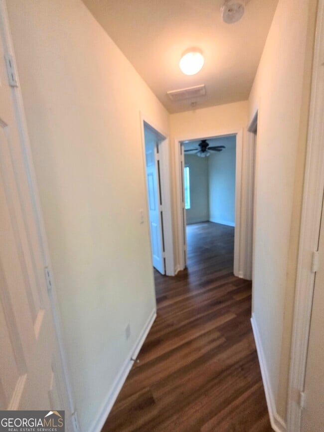 Building Photo - 207 Granite Way