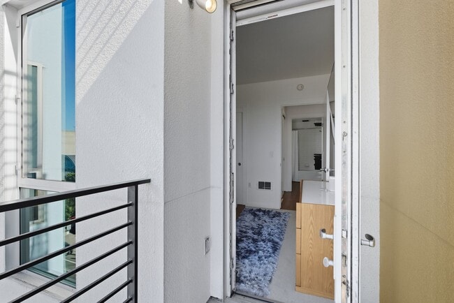 Building Photo - 200 2nd St