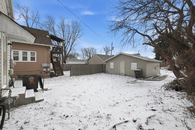 Building Photo - Freshly Renovated 3-Bedroom House