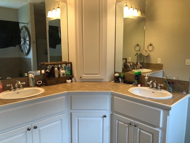 Building Photo - Farmington Station 3/2 for Rent! Move in Mid March!