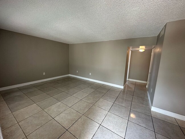 Building Photo - FAST APPROVAL !