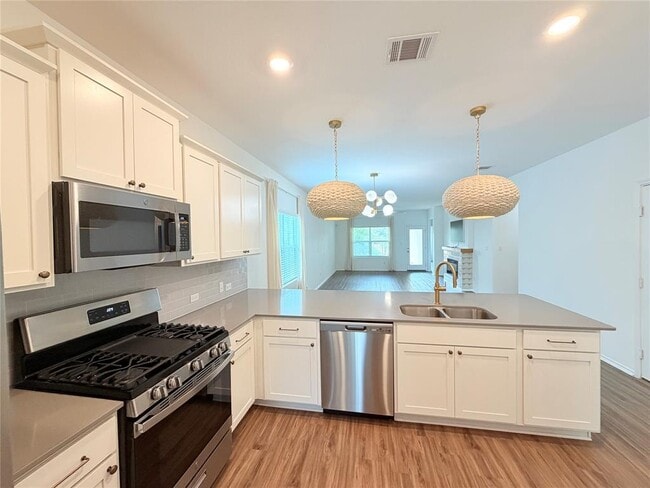 Building Photo - 928 Legends Ln