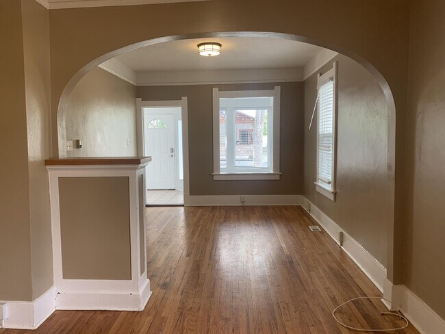 Building Photo - 701 W 24th St