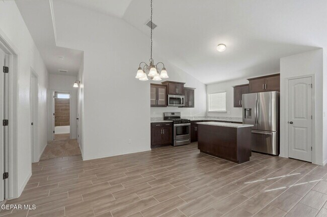 Building Photo - 14620 Carlo Alvarado Dr