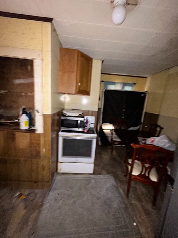 Building Photo - 5617 Warren Ave