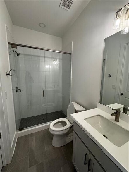 Building Photo - 1255 Westshore Dr