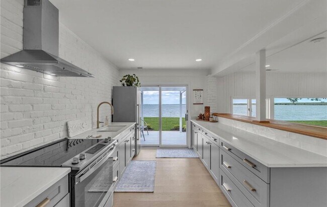 Building Photo - 4701 River Shore Rd