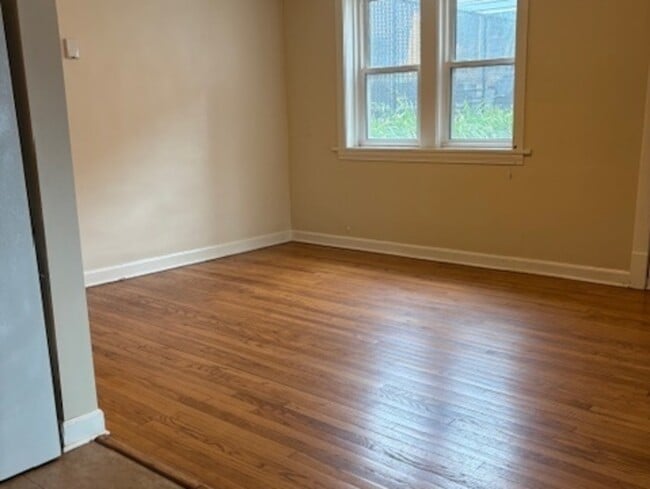 Building Photo - 847 Hannah Ave