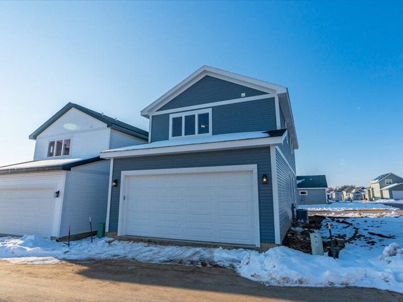 Building Photo - 4880 Romaine Rd