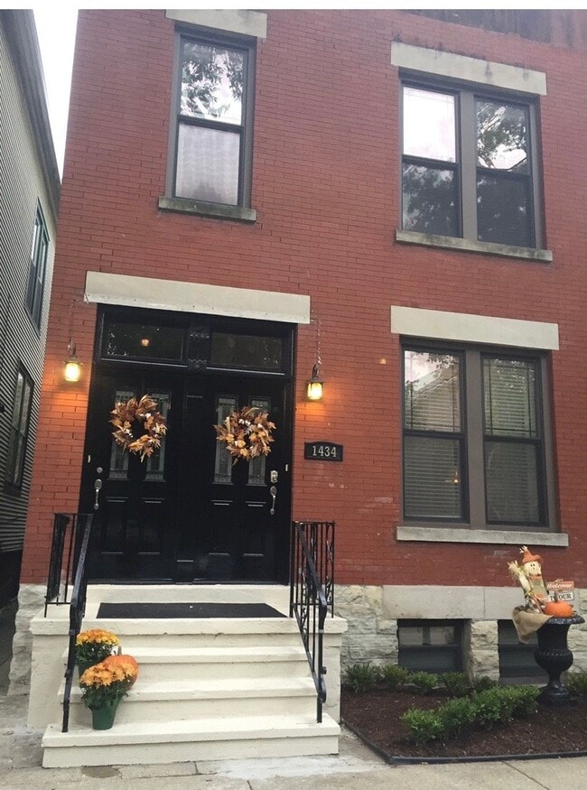 Building Photo - 1434 W Fletcher St