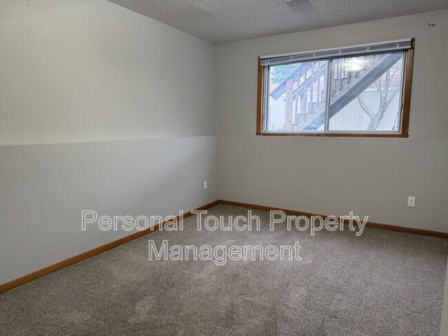 Building Photo - 2510 Amber Valley Ct S