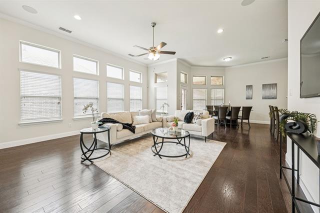 Building Photo - 913 Parkside Dr