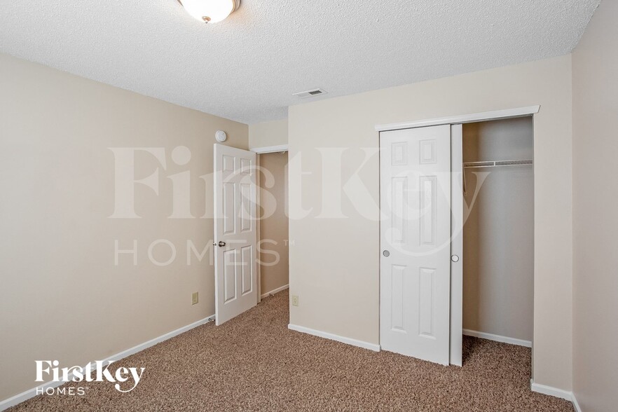 Building Photo - 744 Adagio Dr