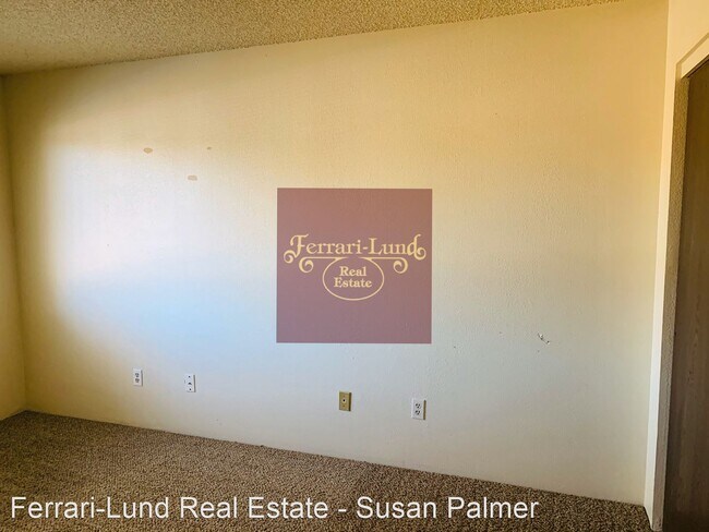 Building Photo - 3 br, 2.5 bath House - 1410 E 9th Street #1