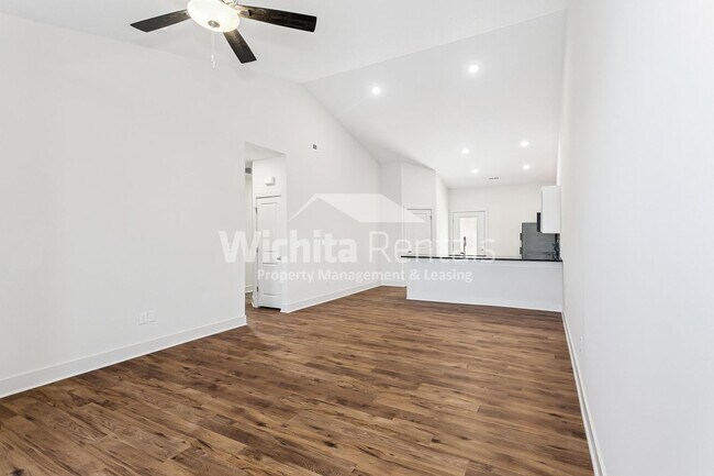 Building Photo - 1867-1867 S Hickory Creek Ct