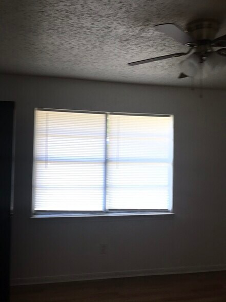 Master Bedroom - 101 W Lonita Ave