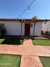 Building Photo - 706 W Taylor St