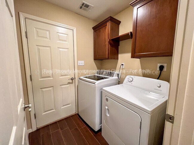 Building Photo - 420 Ridge Point Dr