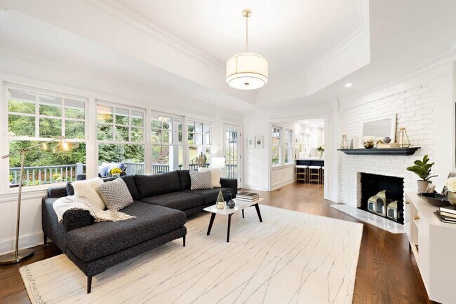 Building Photo - 1737 Barnesdale Way NE