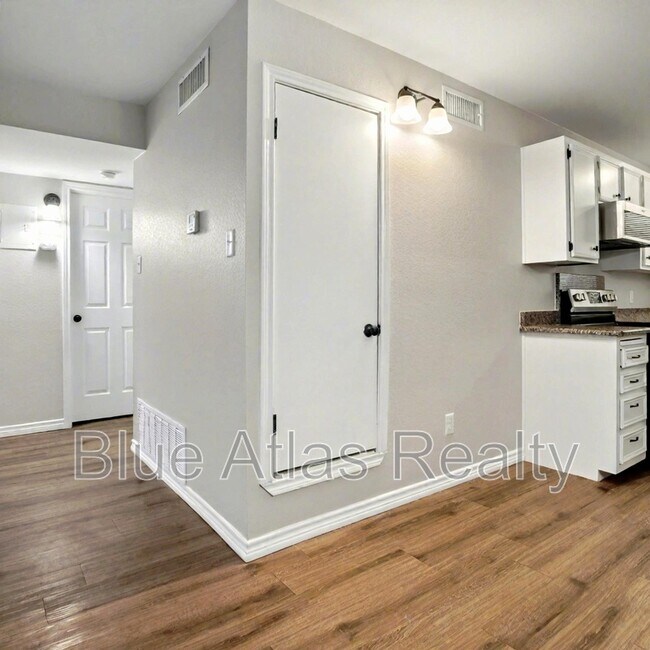 Building Photo - 225 Bryan St