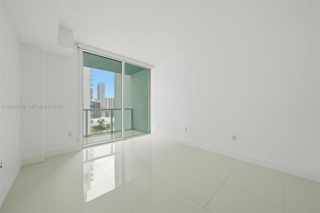 Building Photo - 1900 N Bayshore Dr