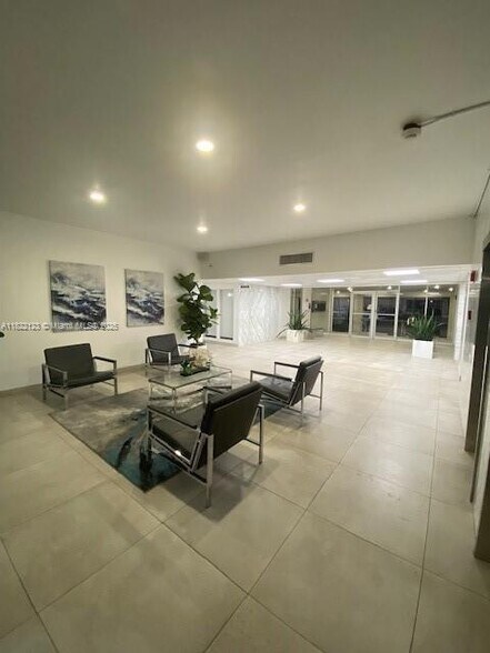 Building Photo - 401 Golden Isles Dr