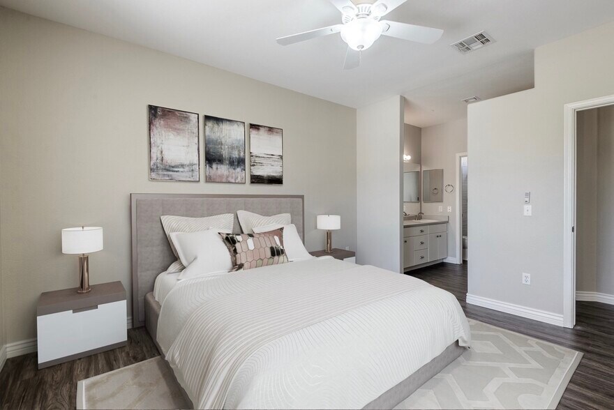 Building Photo - 9550 E Thunderbird Rd