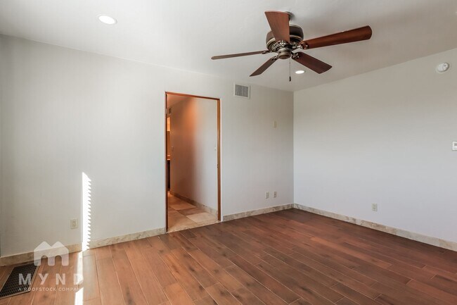 Building Photo - 5727 N PSO Ventoso