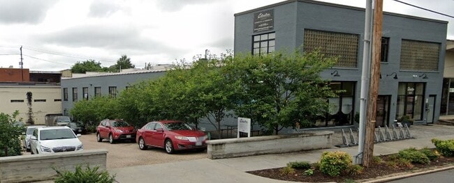 Building Photo - 631 Campbell Ave LLC - Residential