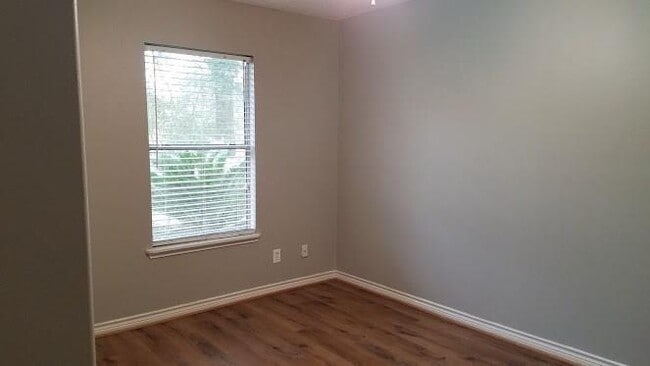 Building Photo - 14803 Scarlet Oak Dr