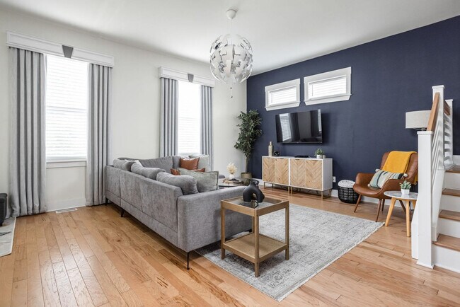 Building Photo - 1616 Pleasant St